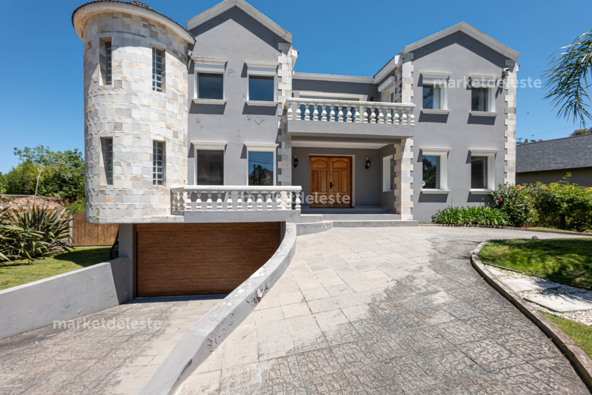 ESPECTACULAR CASA EN PINARES