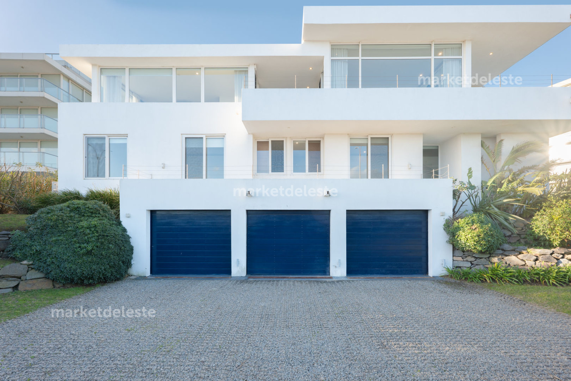 PLAYA MANSA 1ª LINEA - Arq. Flores Flores