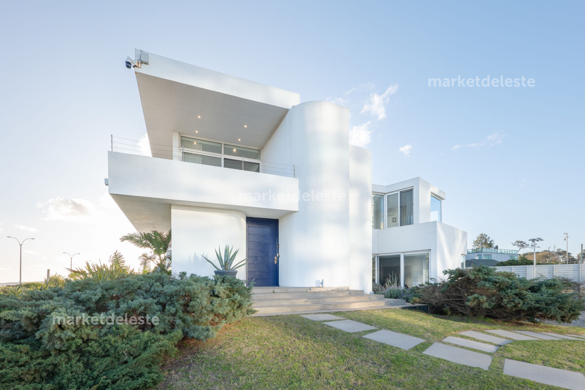 PLAYA MANSA 1ª LINEA - Arq. Flores Flores