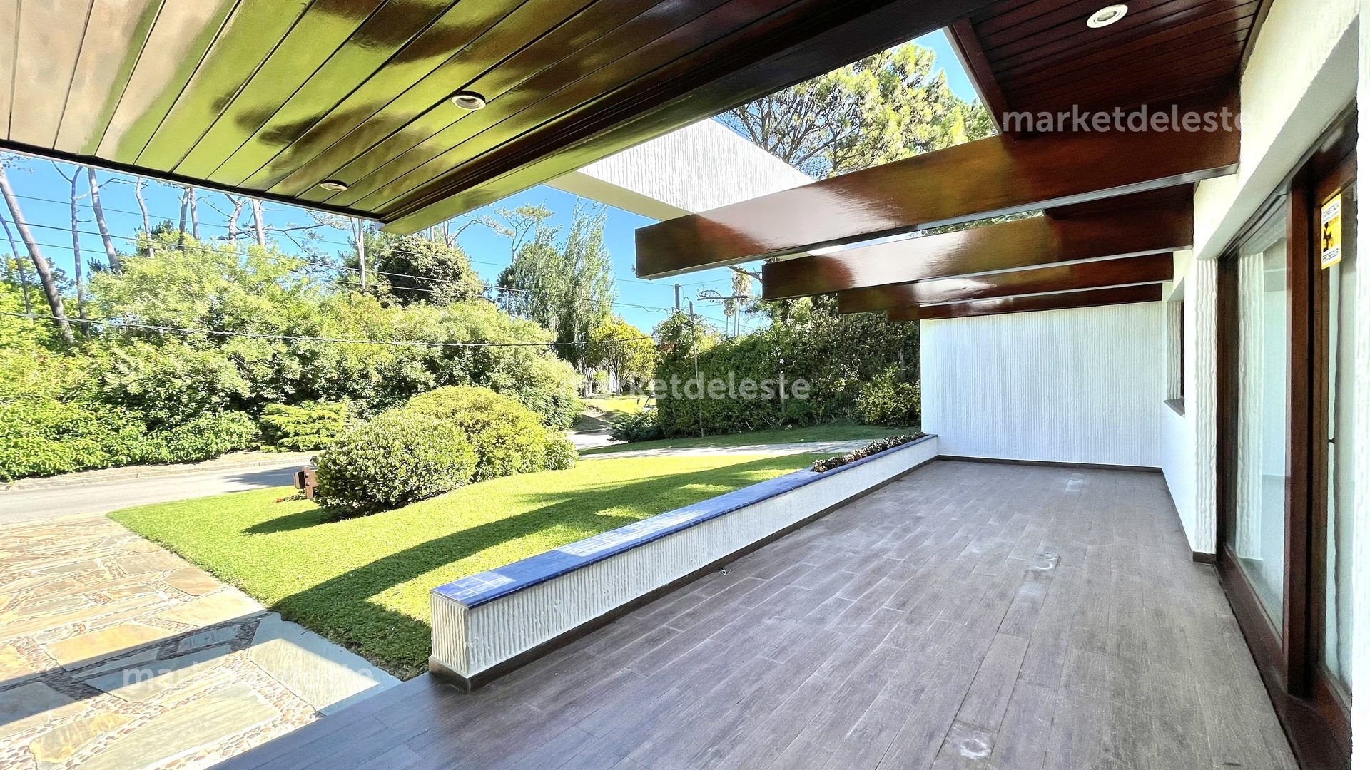 CASA EN PLAYA MANSA RECICLADA