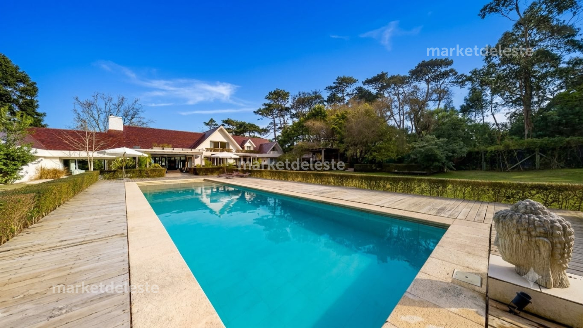 CASA EN BARRIO GOLF