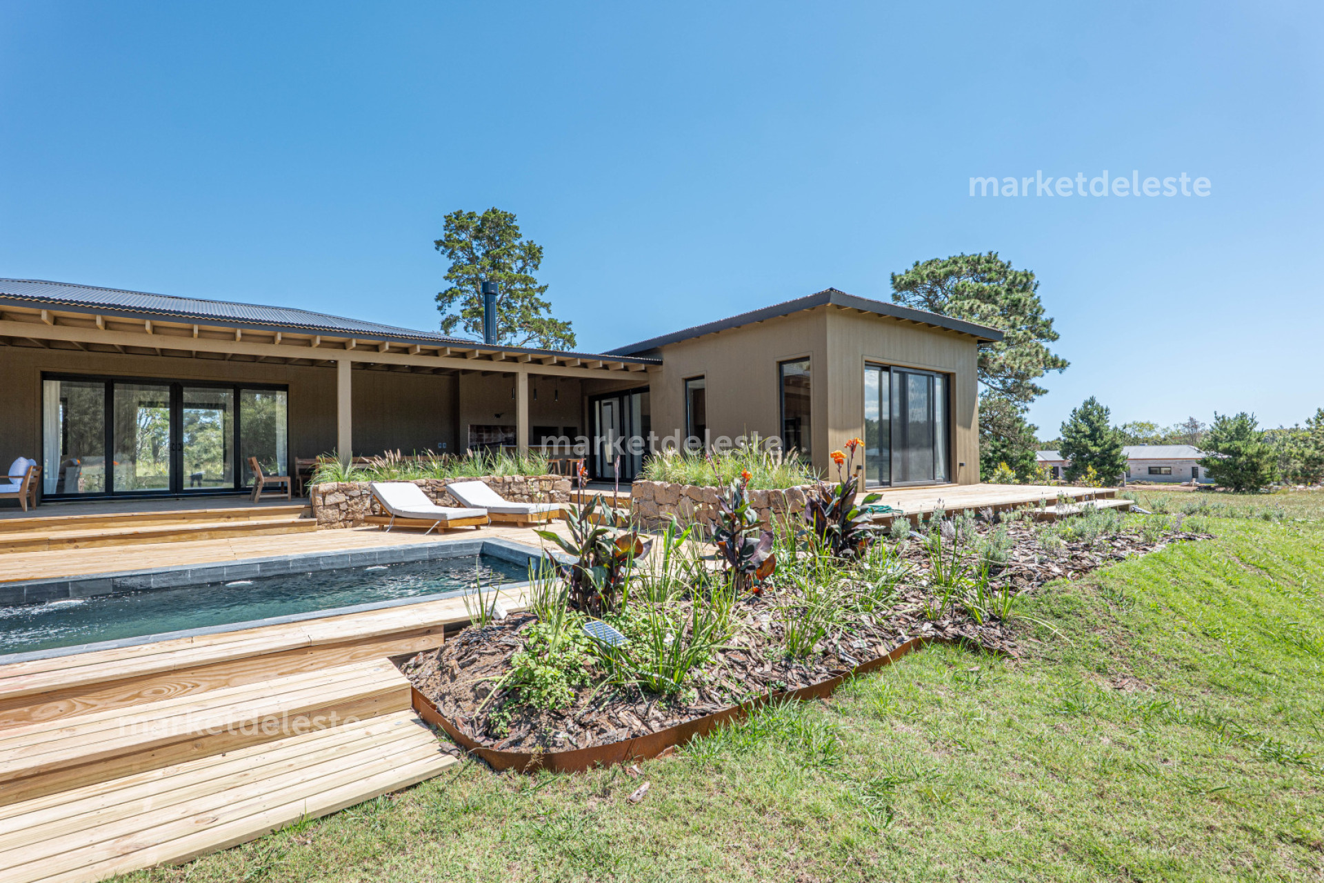 CASA A ESTRENAR EN BARRIO PRIVADO PUERTO QUETZAL-LA BARRA EN VENTA Y ALQUILER