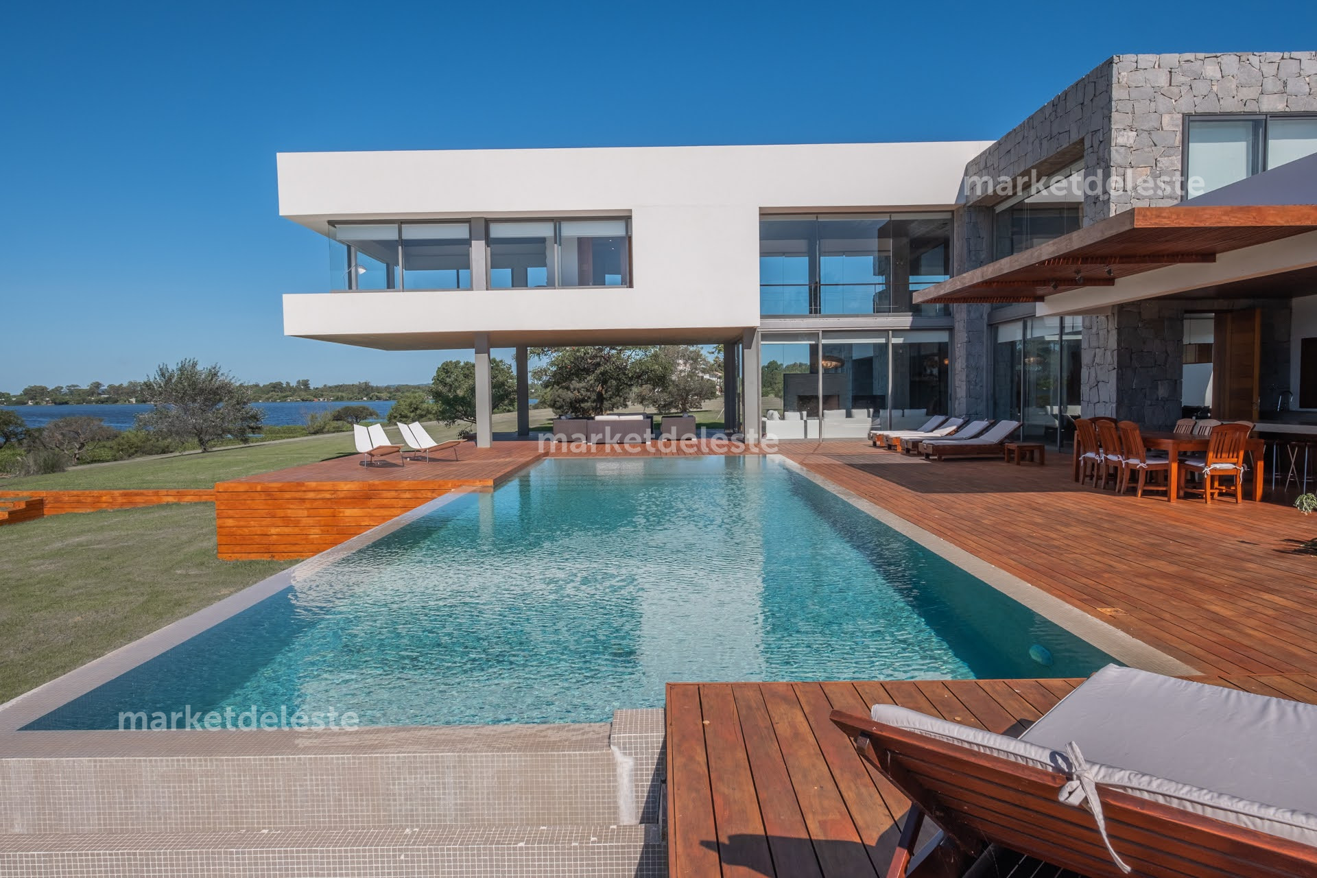 BARRIO PRIVADO - MANSION MINIMALISTA