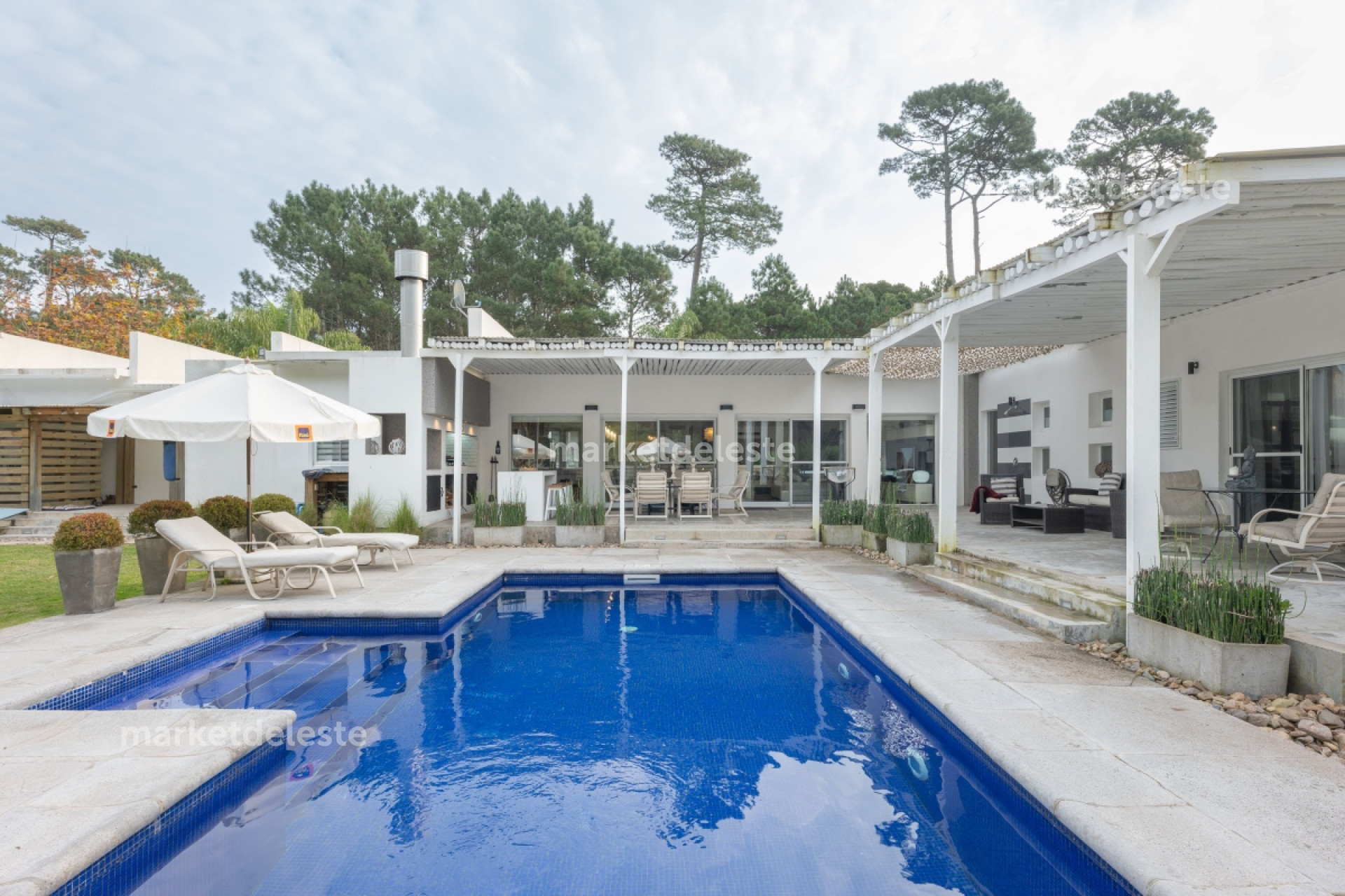 HERMOSA CASA PARA TODO EL AÑO - PINARES - PUNTA DEL ESTE