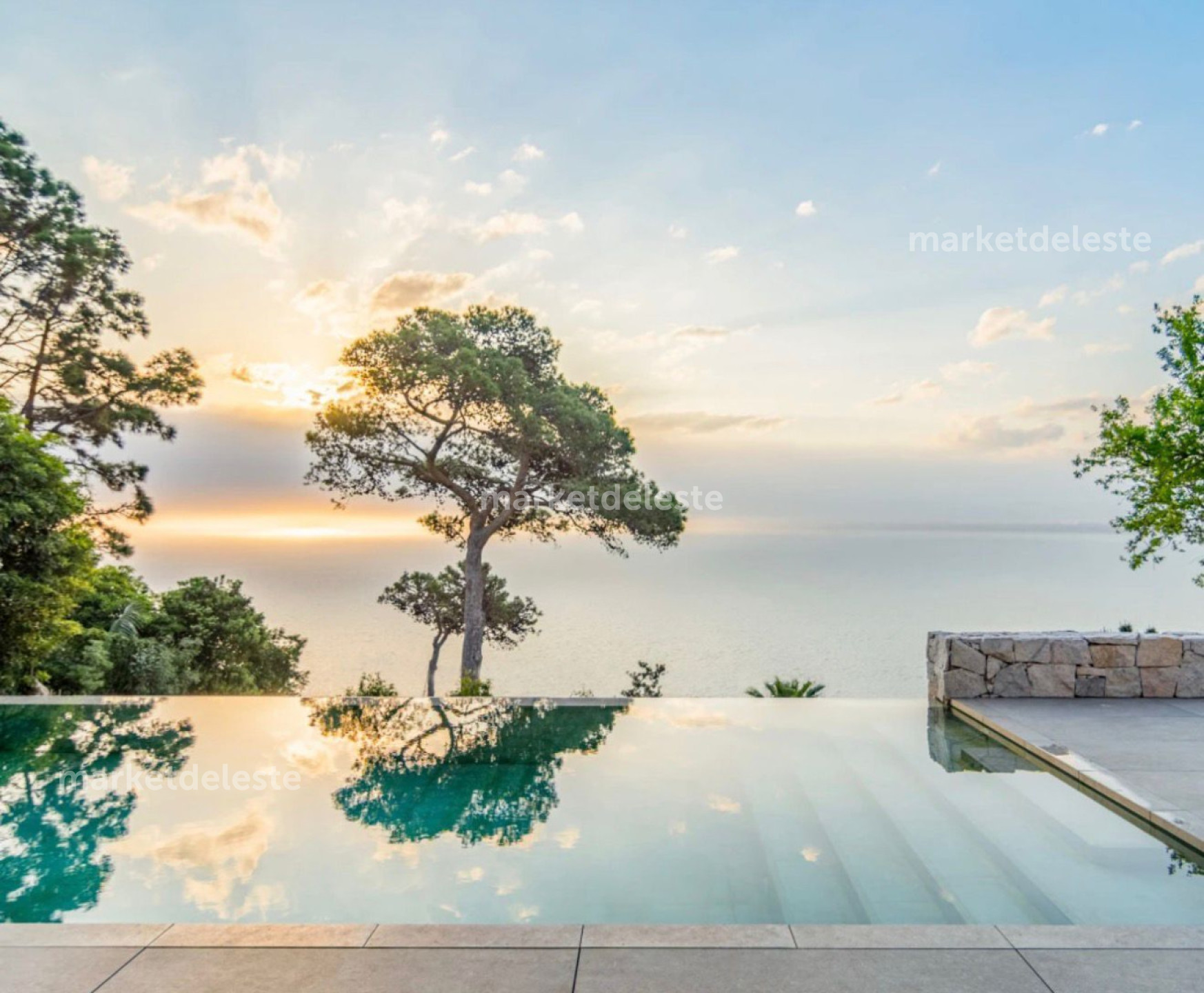 CASA MINIMALISTA EN PUNTA BALLENA