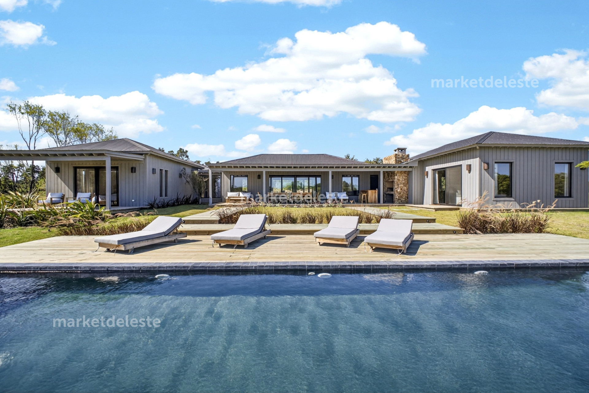 CASA EN BARRIO PRIVADO PUERTO QUETZAL- LA BARRA