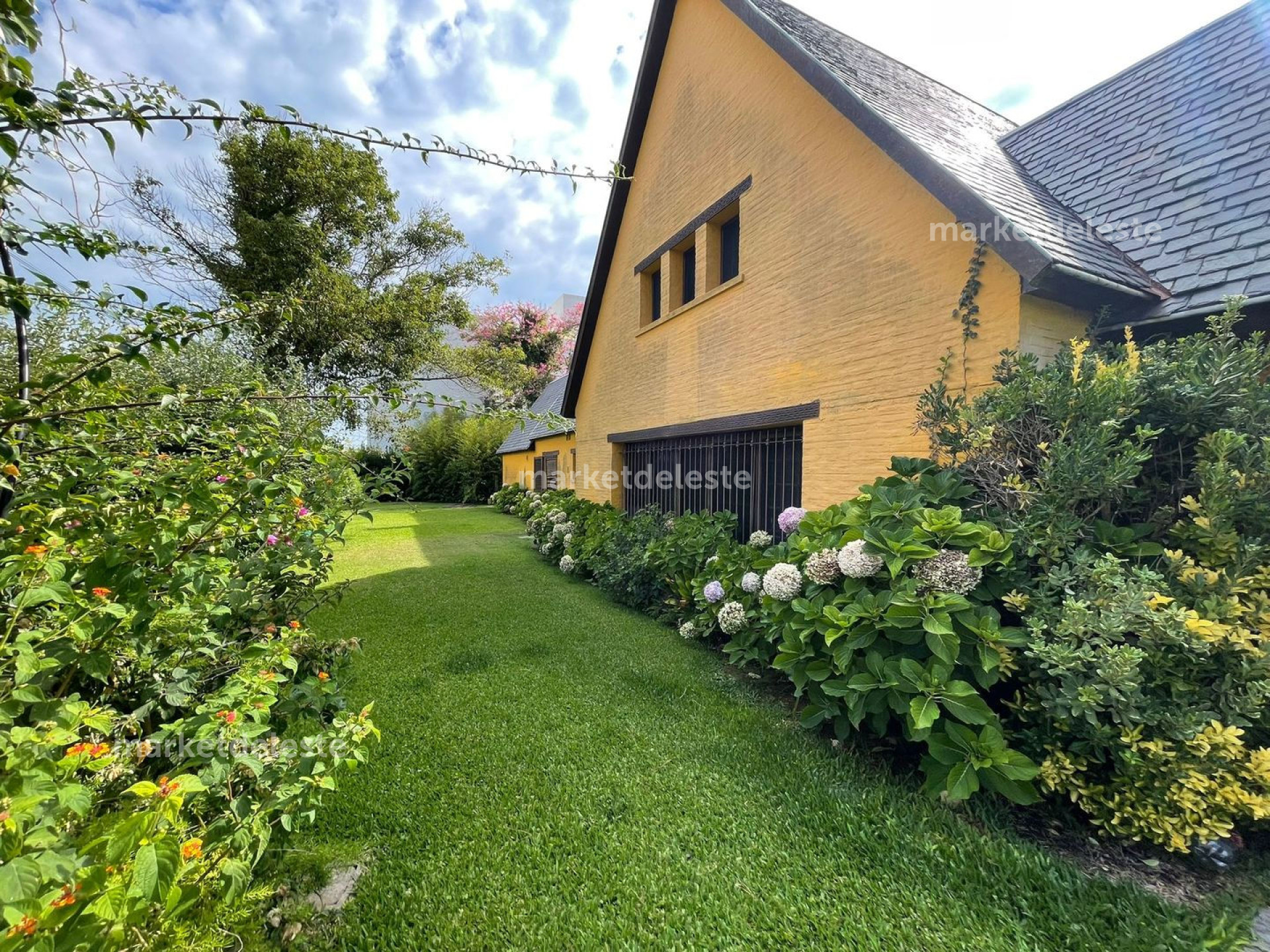 CASA ESQUINA EN LA MANSA