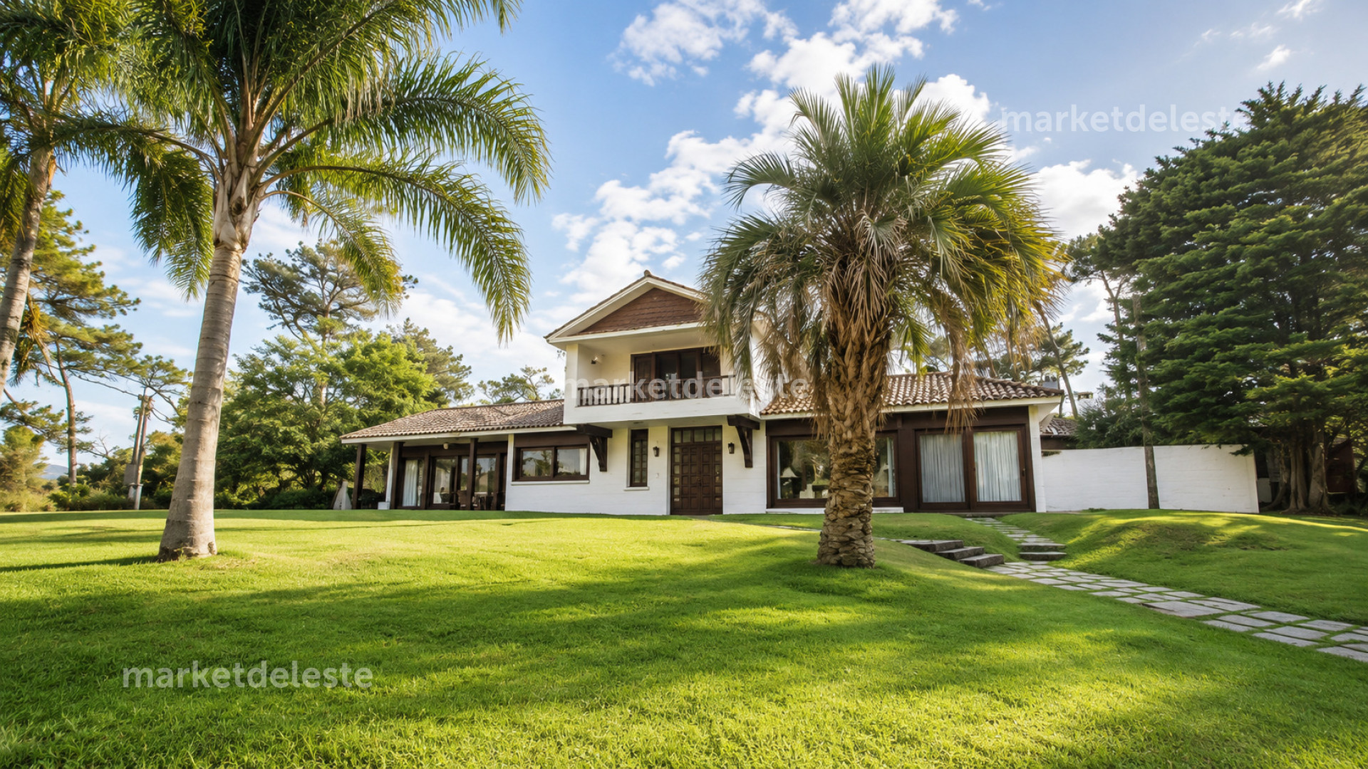 CASA EN PLAYA MANSA A PASOS DEL MAR