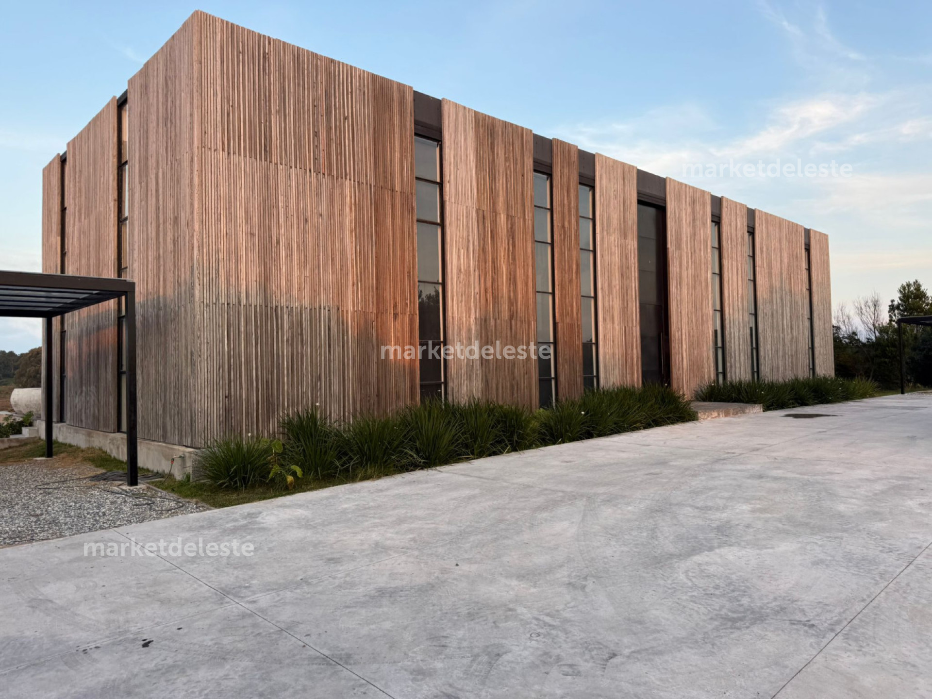 LAGUNA ESCONDIDA - MEGA CASA EN JOSE IGNACIO