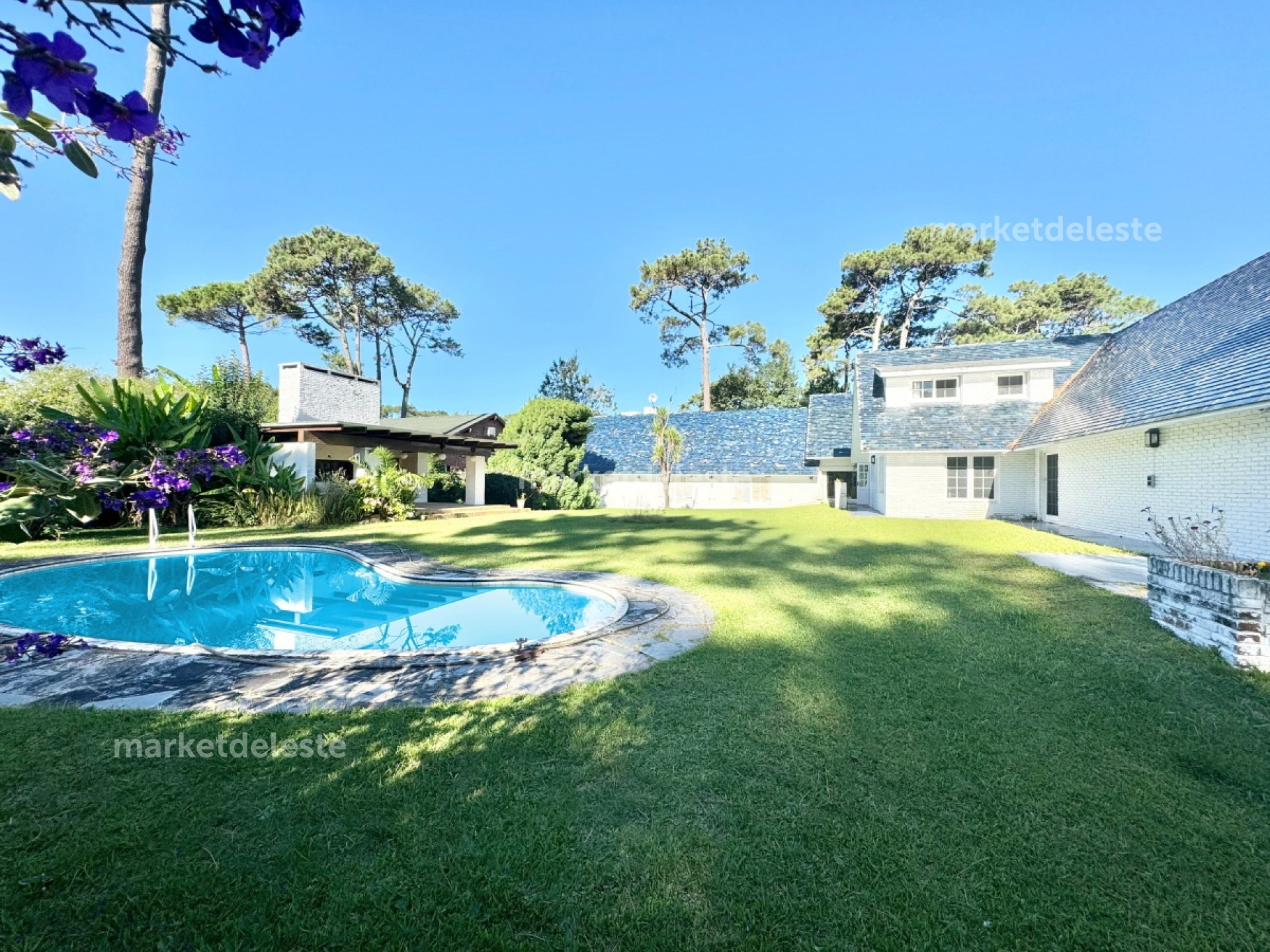 CASA EN PARADAS - EN LA MEJOR ZONA