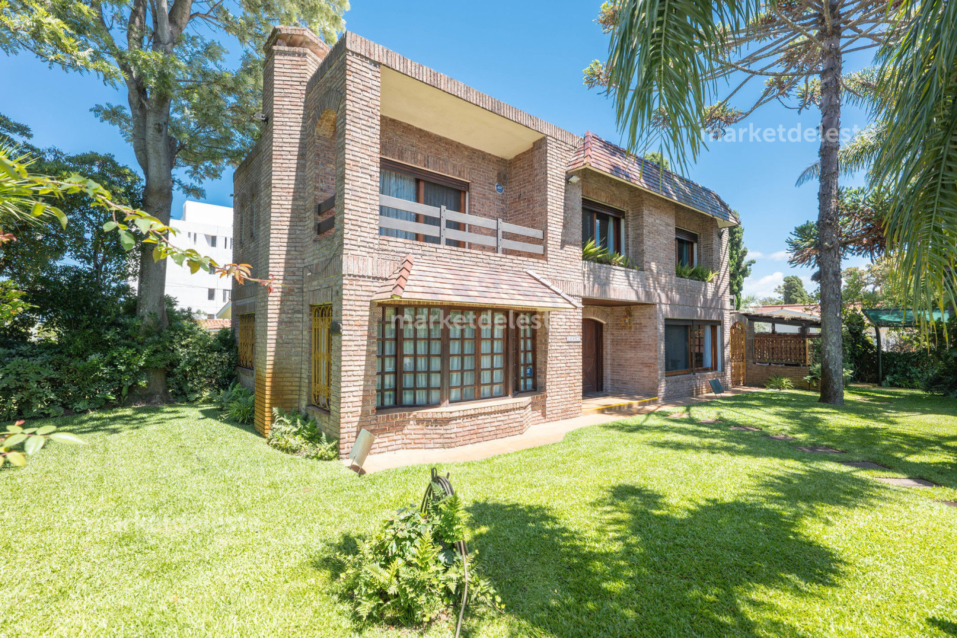 A 1 Cuadra Del Mar En Playa Mansa