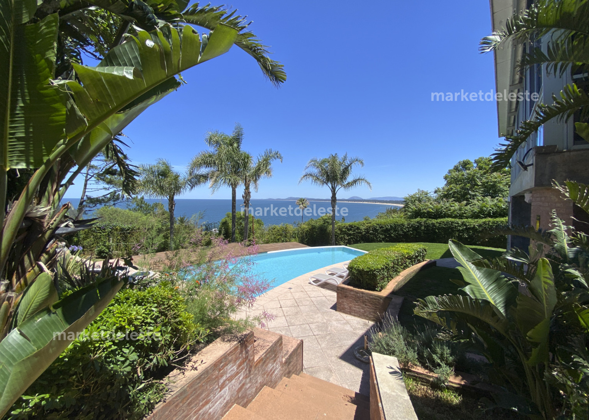 Espectacular residencia con vistas panorámicas al mar en Punta Ballena