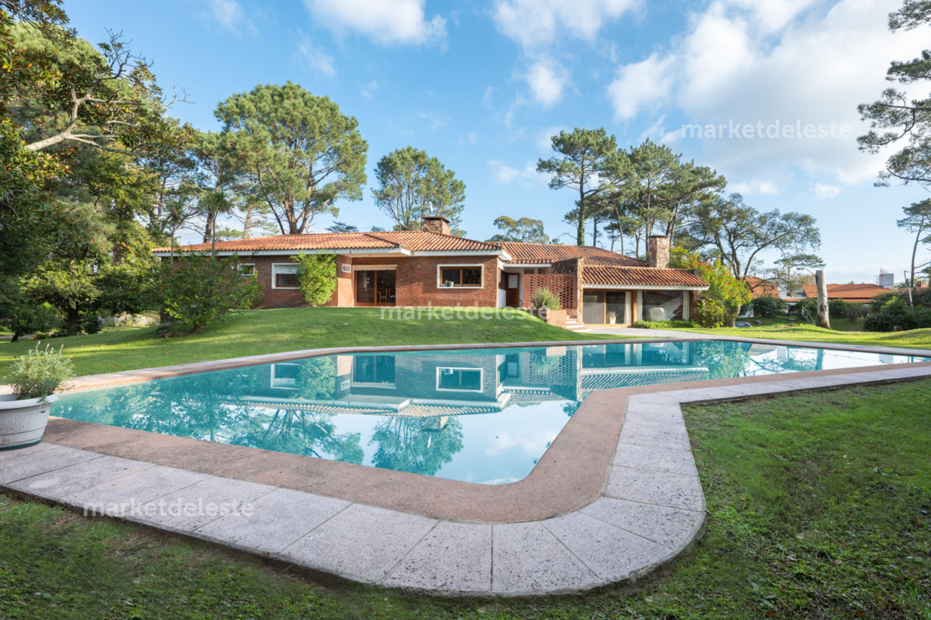 ESPECTACULAR CASA EN LA MANSA