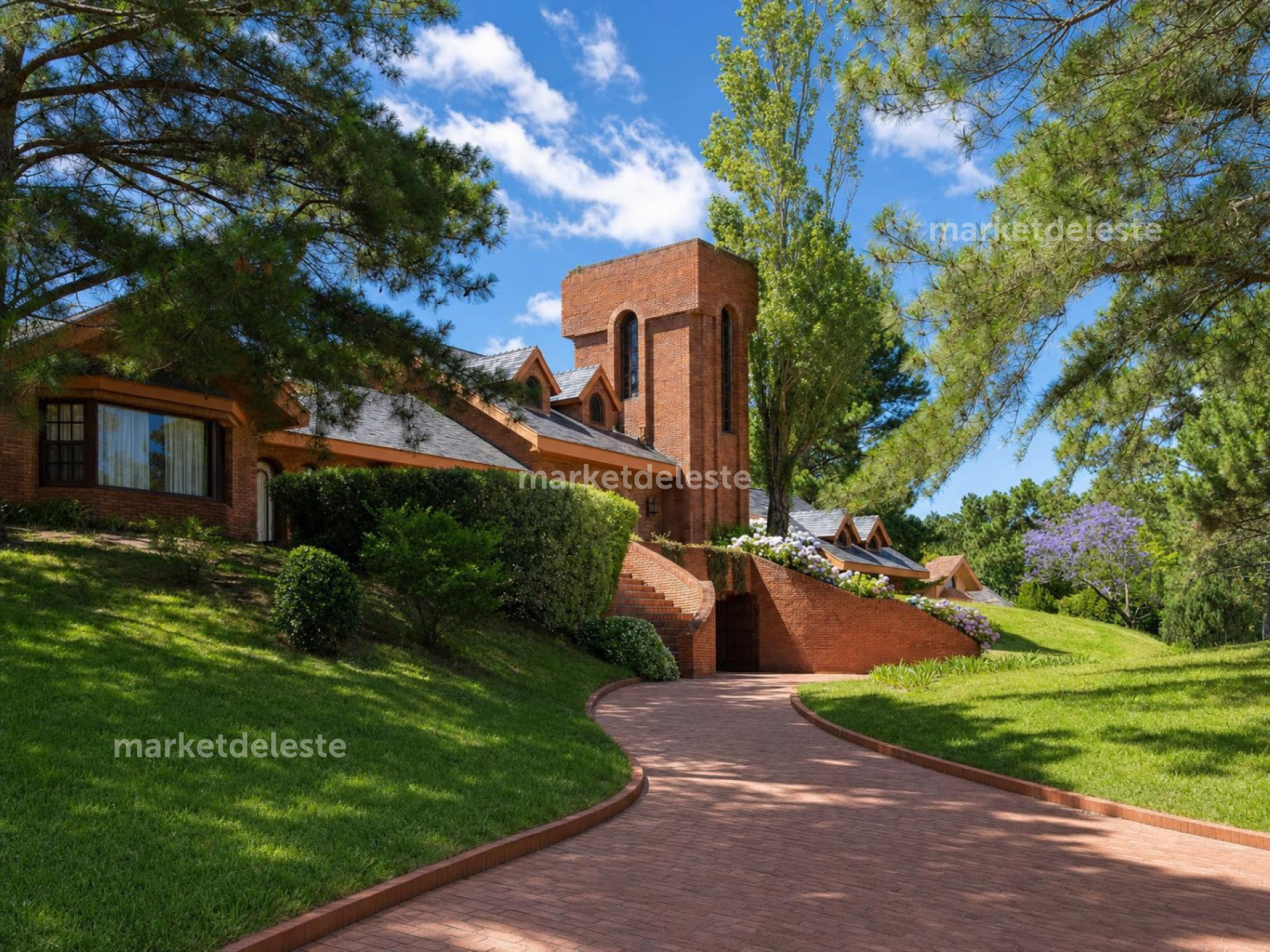 CASA EN VENTA 4 DORM. EN BEVERLY HILLS