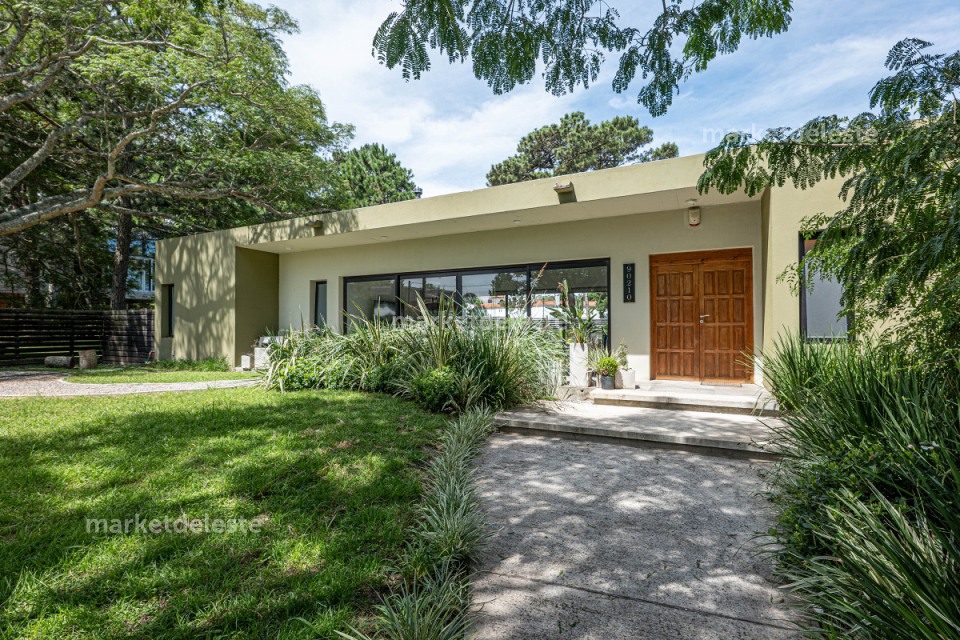 MODERNA CASA DE 3 DORMITORIOS