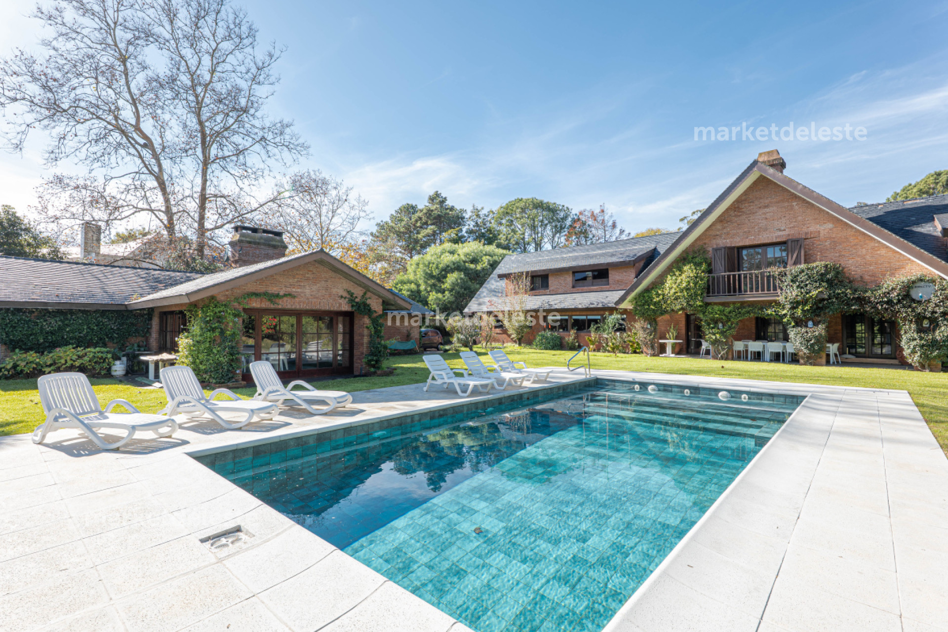 MANSIÓN - BARRIO GOLF