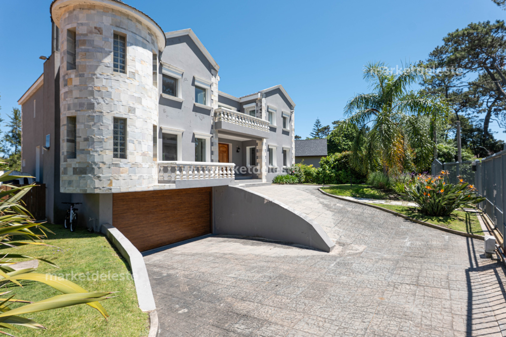 ESPECTACULAR CASA EN PINARES