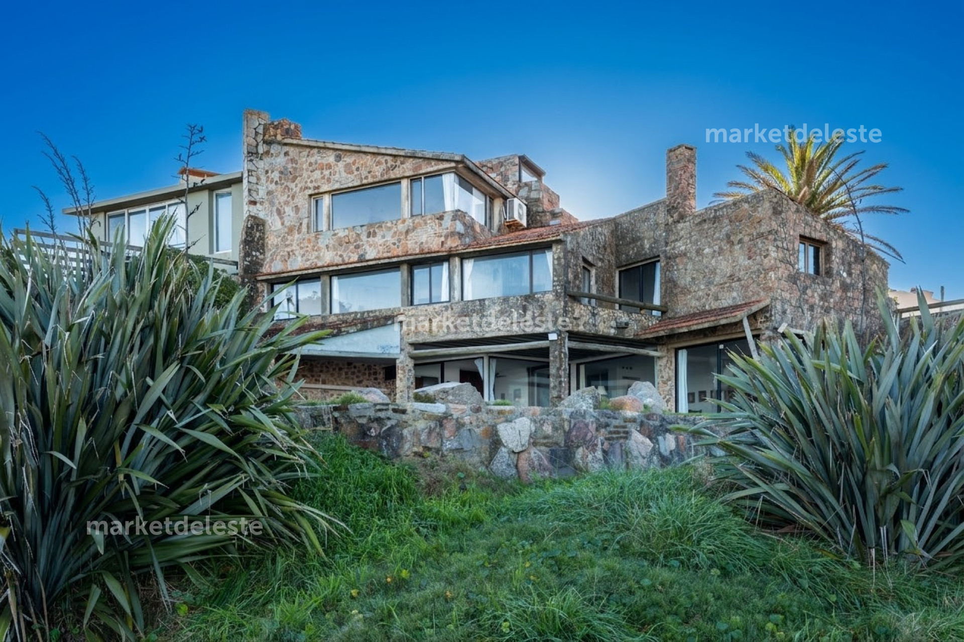 POSTA DEL CANGREJO - SOBRE LA PLAYA