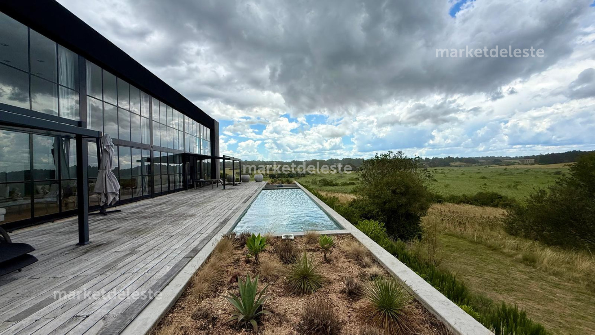 LAGUNA ESCONDIDA - MEGA CASA EN JOSE IGNACIO