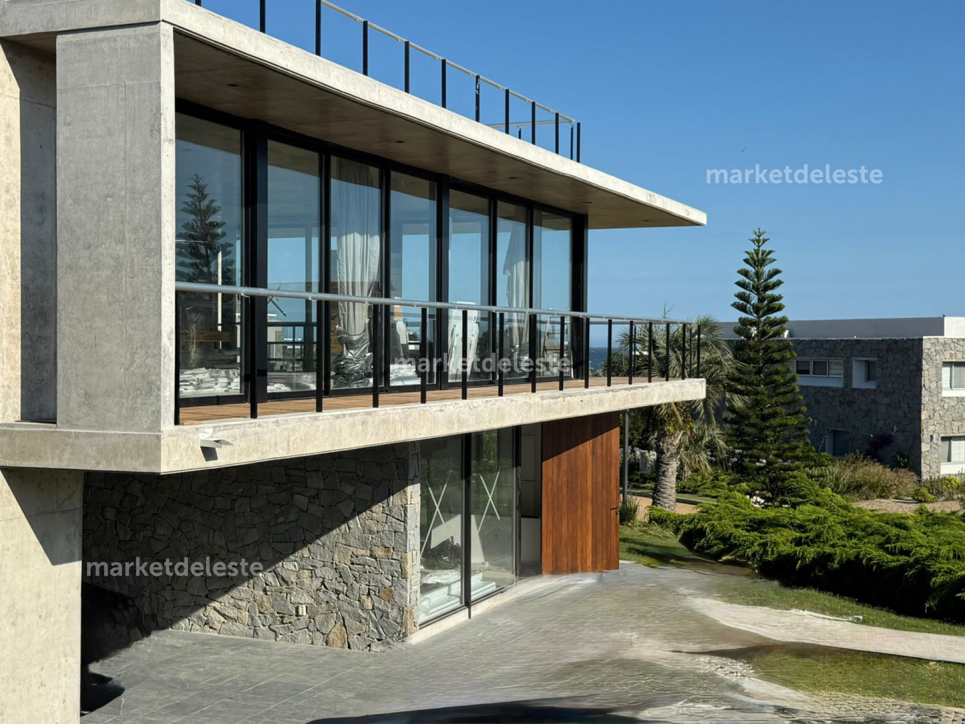 CASA EN VENTA MANANTIALES