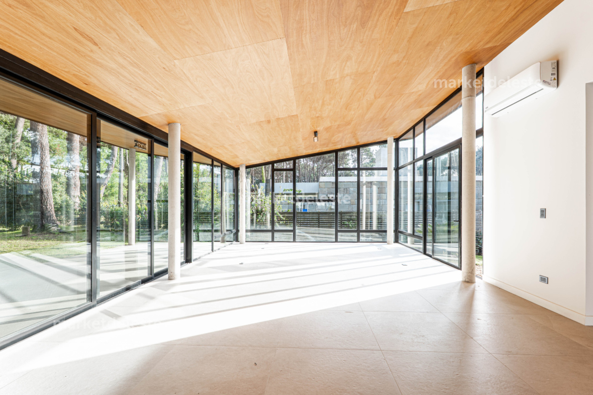 PLAYA BRAVA - CASA EN BARRIO PRIVADO