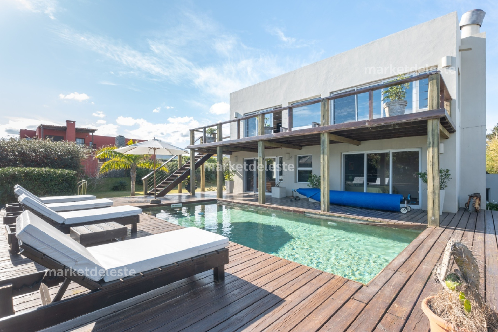 CASA MODERNA EN TIO TOM