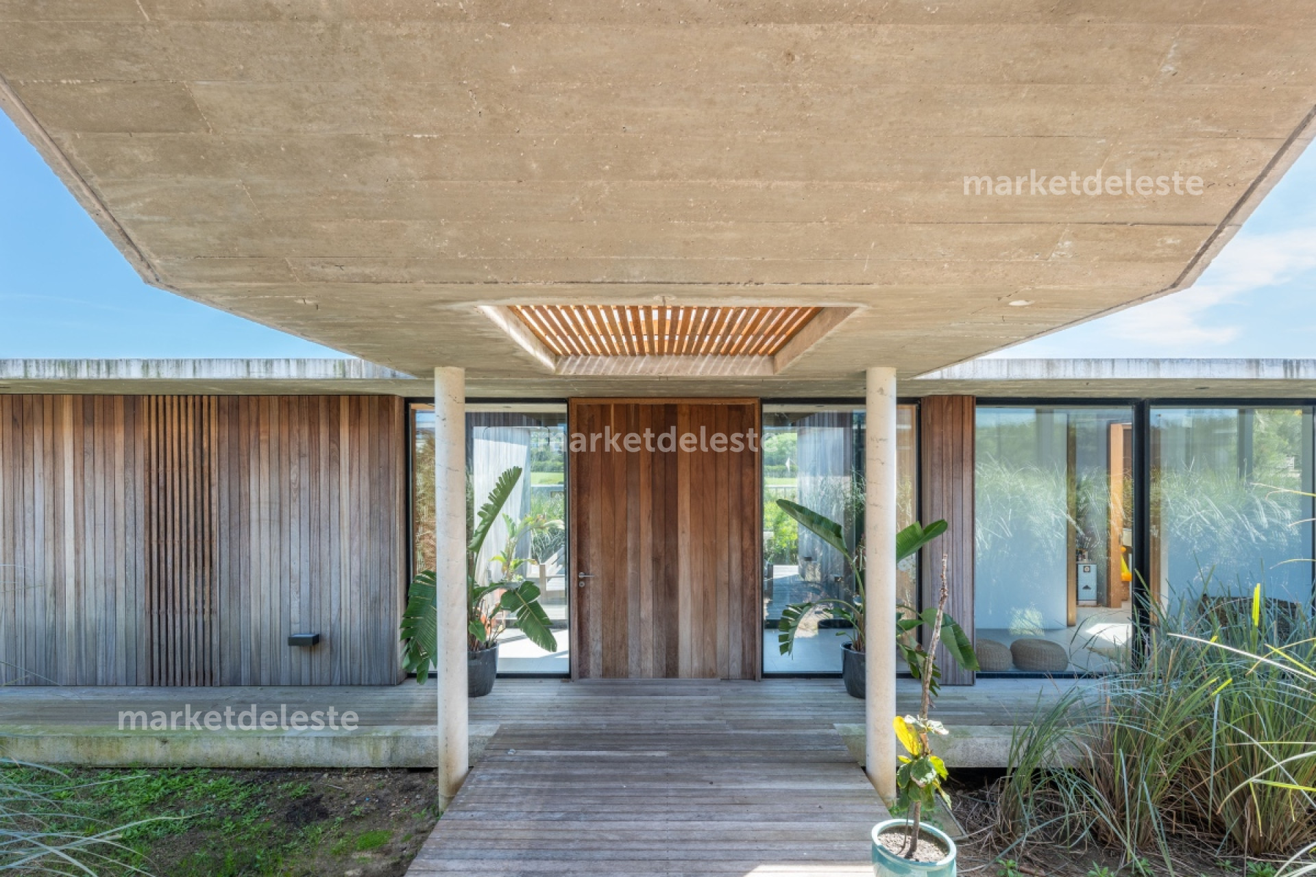 MAGNIFICA CASA EN LAGUNA ESTATES