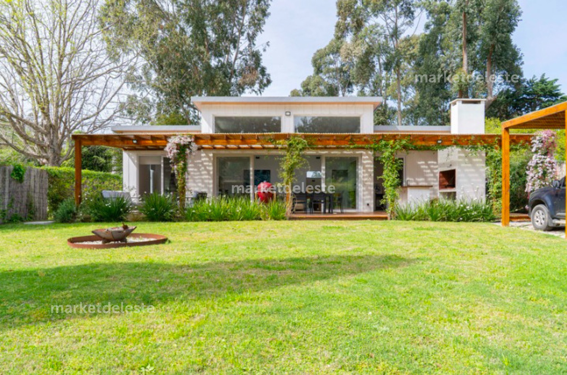 CASA EN PLAYA BRAVA EN VENTA