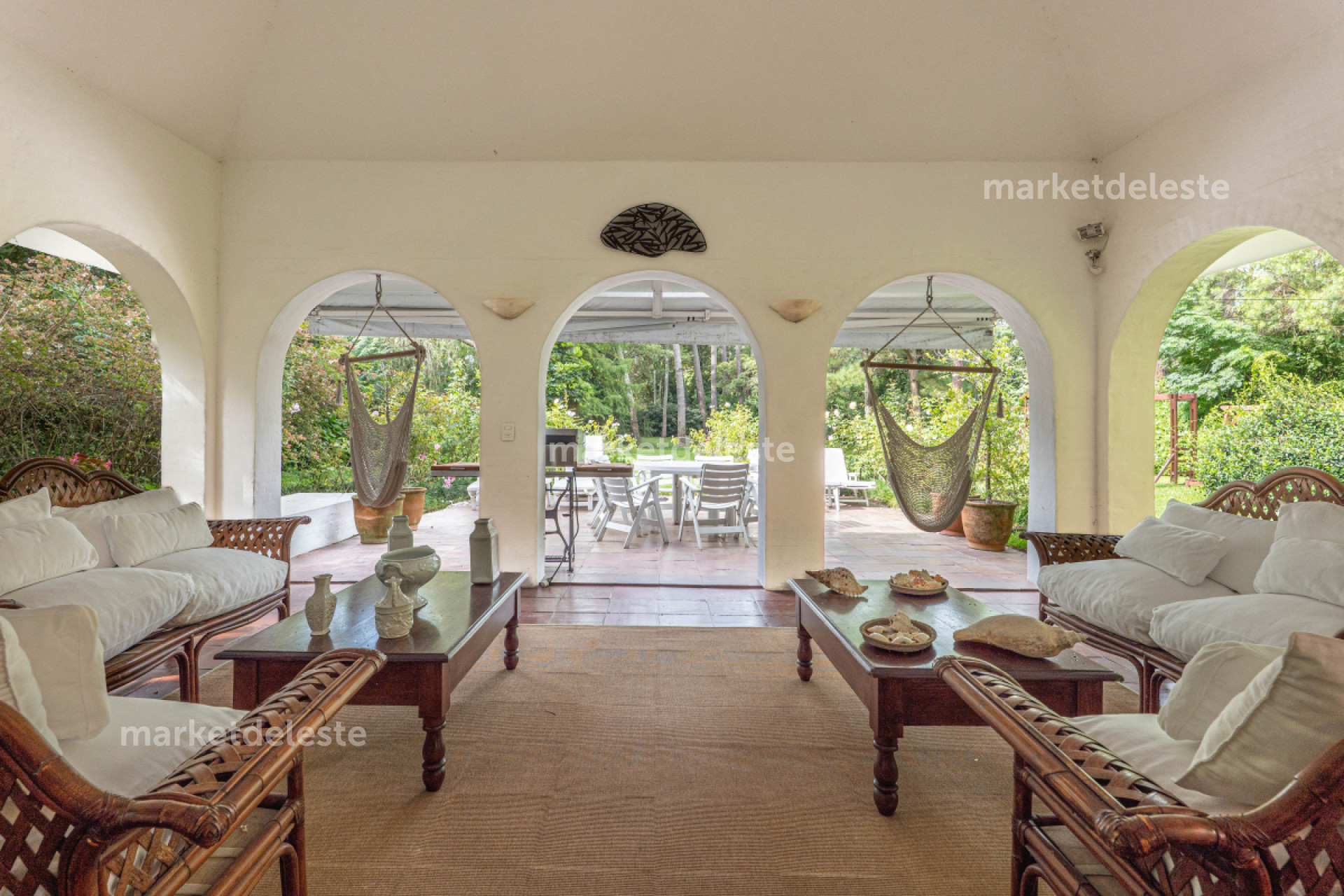 CASA EN EL BARRIO GOLF - Arq Raul Clerc