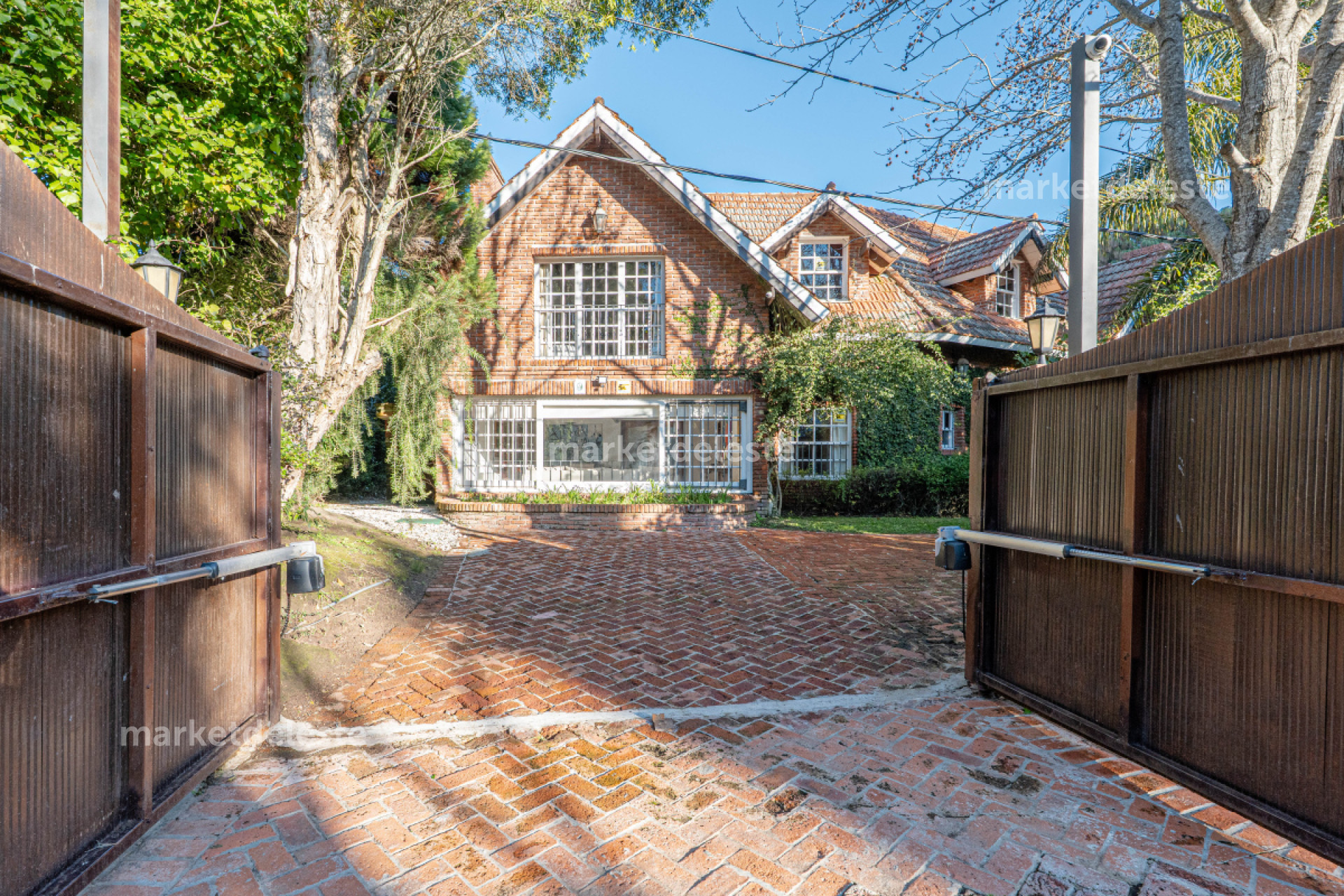 BARRIO GOLF - CASA INCREIBLE