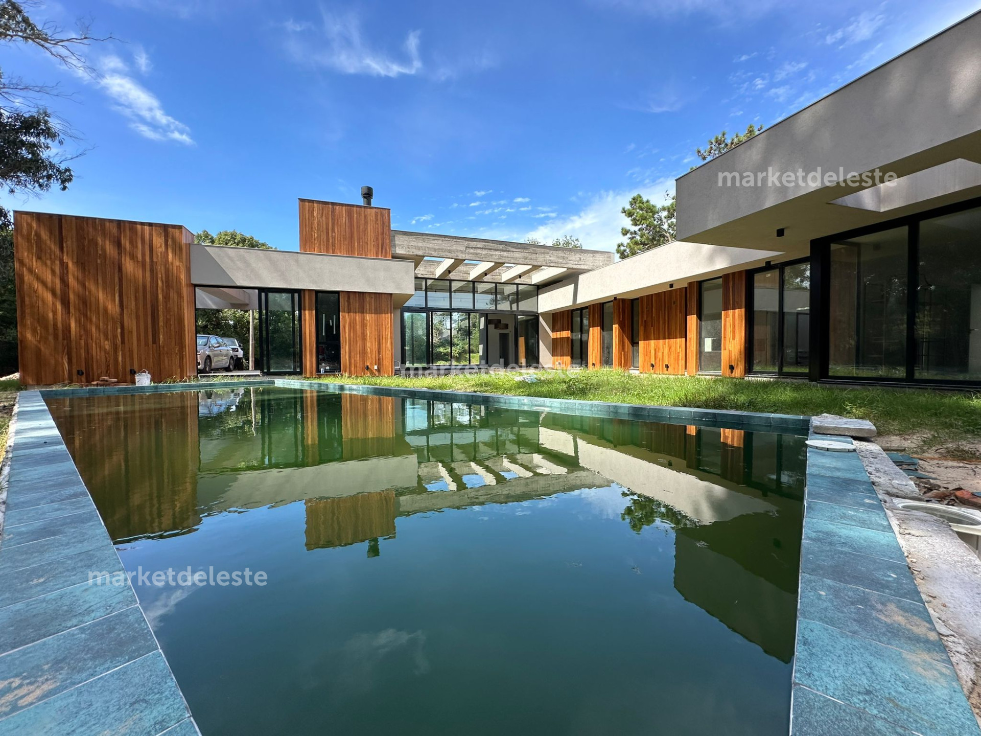 CASA EN ZONA COLEGIOS A ESTRENAR