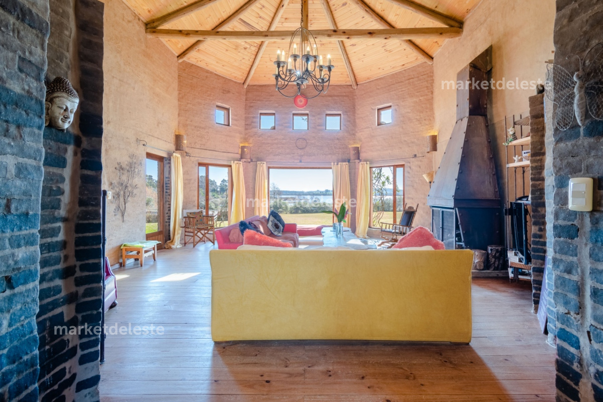 MAGNIFICA CHACRA SOBRE LA LAGUNA