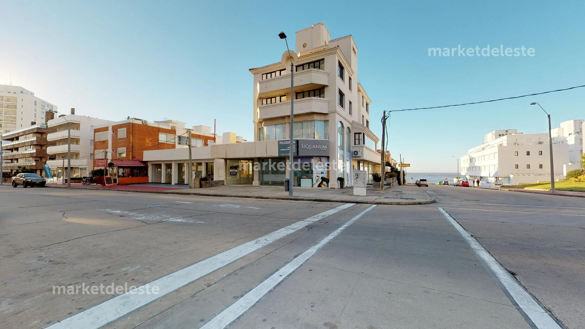 EDIFICIO COMERCIAL CON LOCALES  