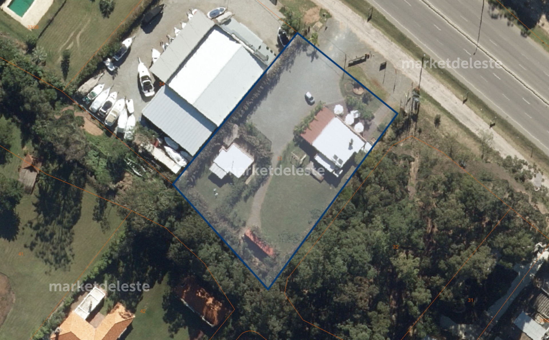 LOCAL COMERCIAL CON CASA EN SOLANAS