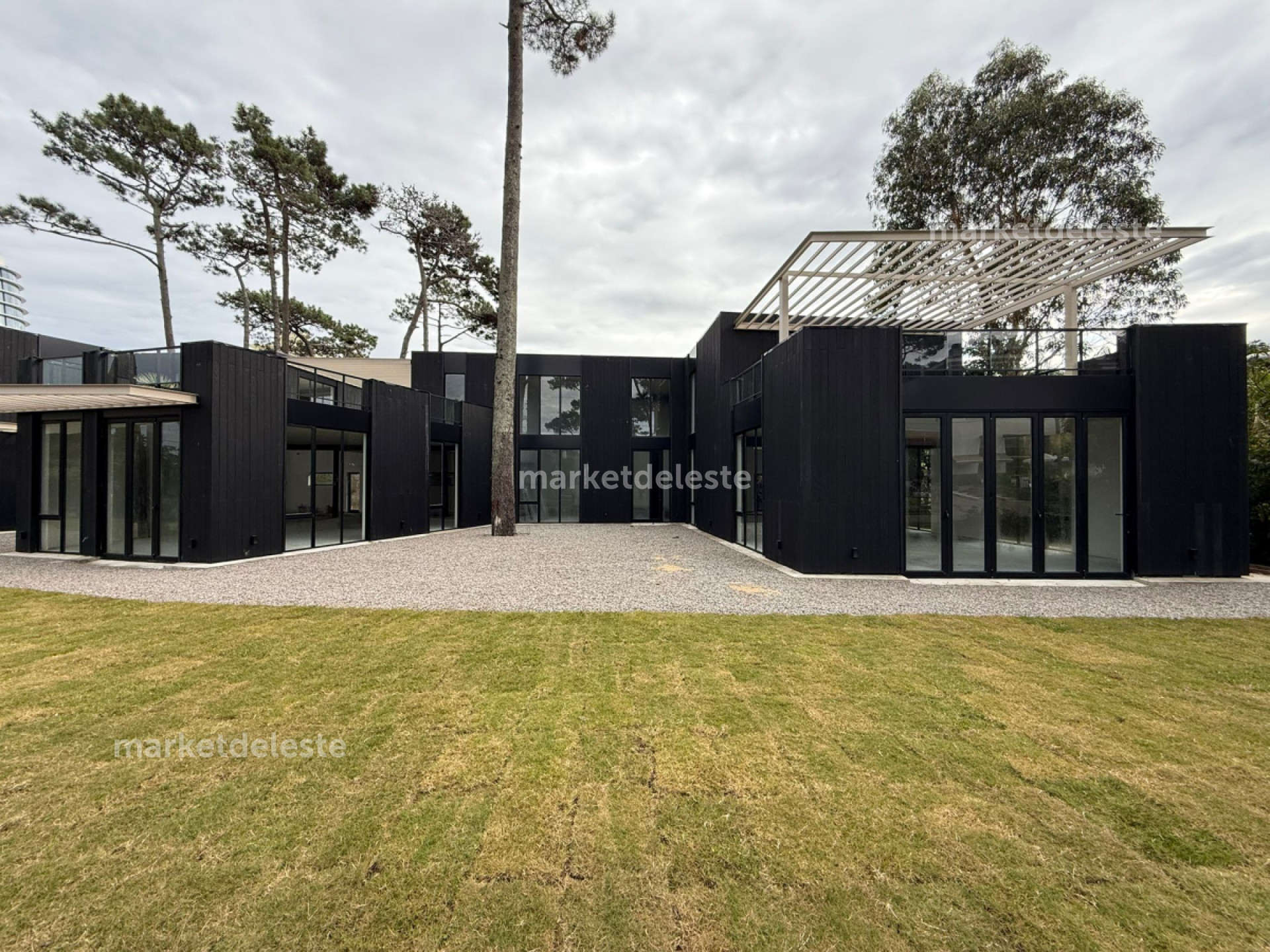 LOCAL COMERCIAL EN AV P SIERRA