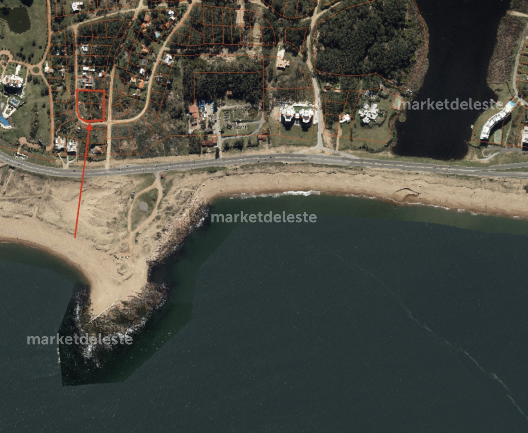 GRAN TERRENO EN PLAYA MANSA