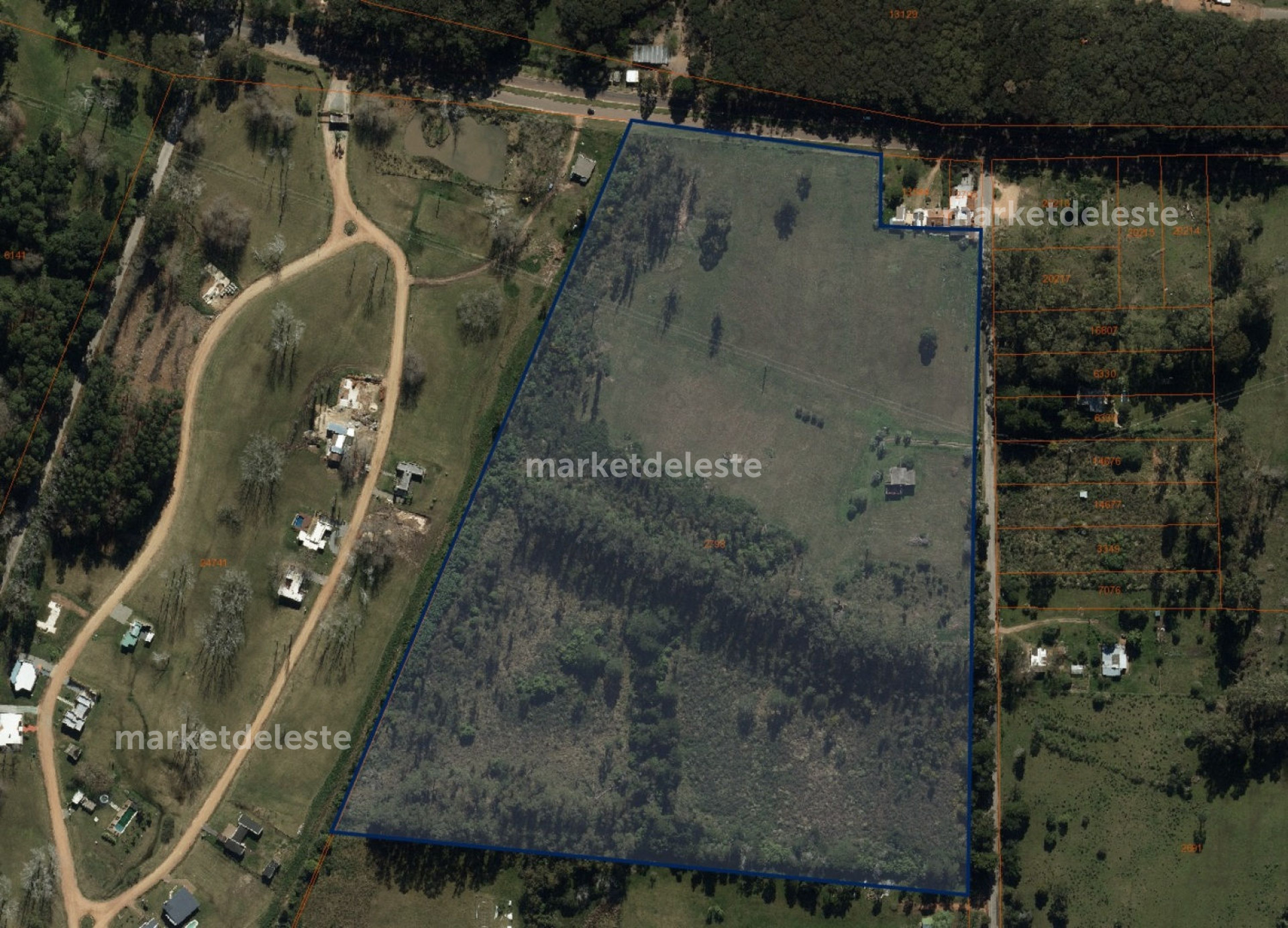 10.8 HÁS EN AV LUSSICH 