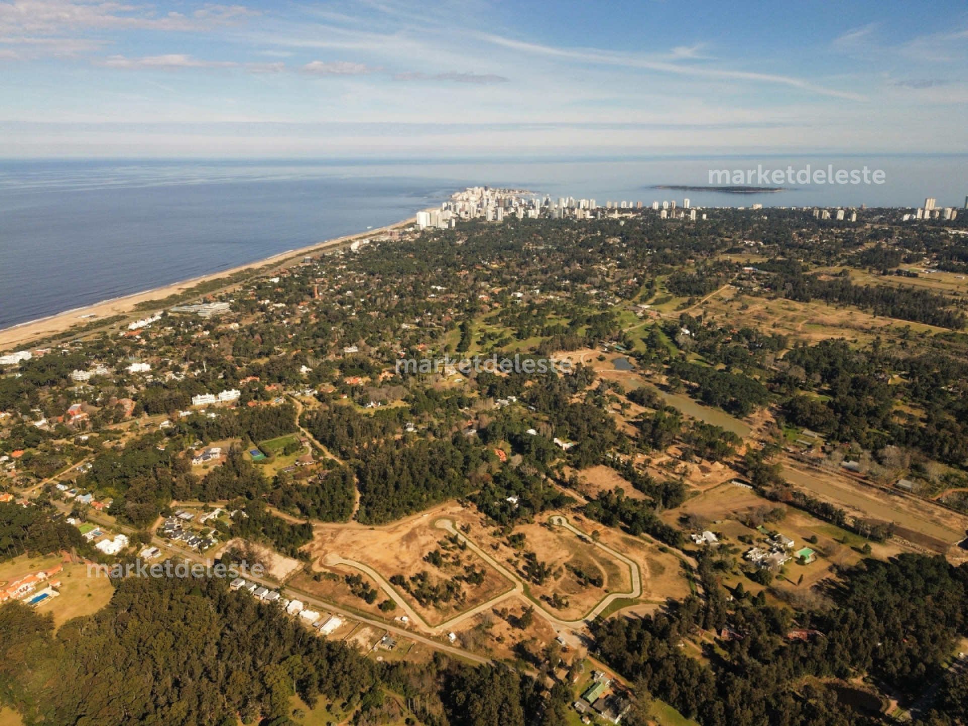 LOTE EN BARRIO PRIVADO - BARRIO GOLF