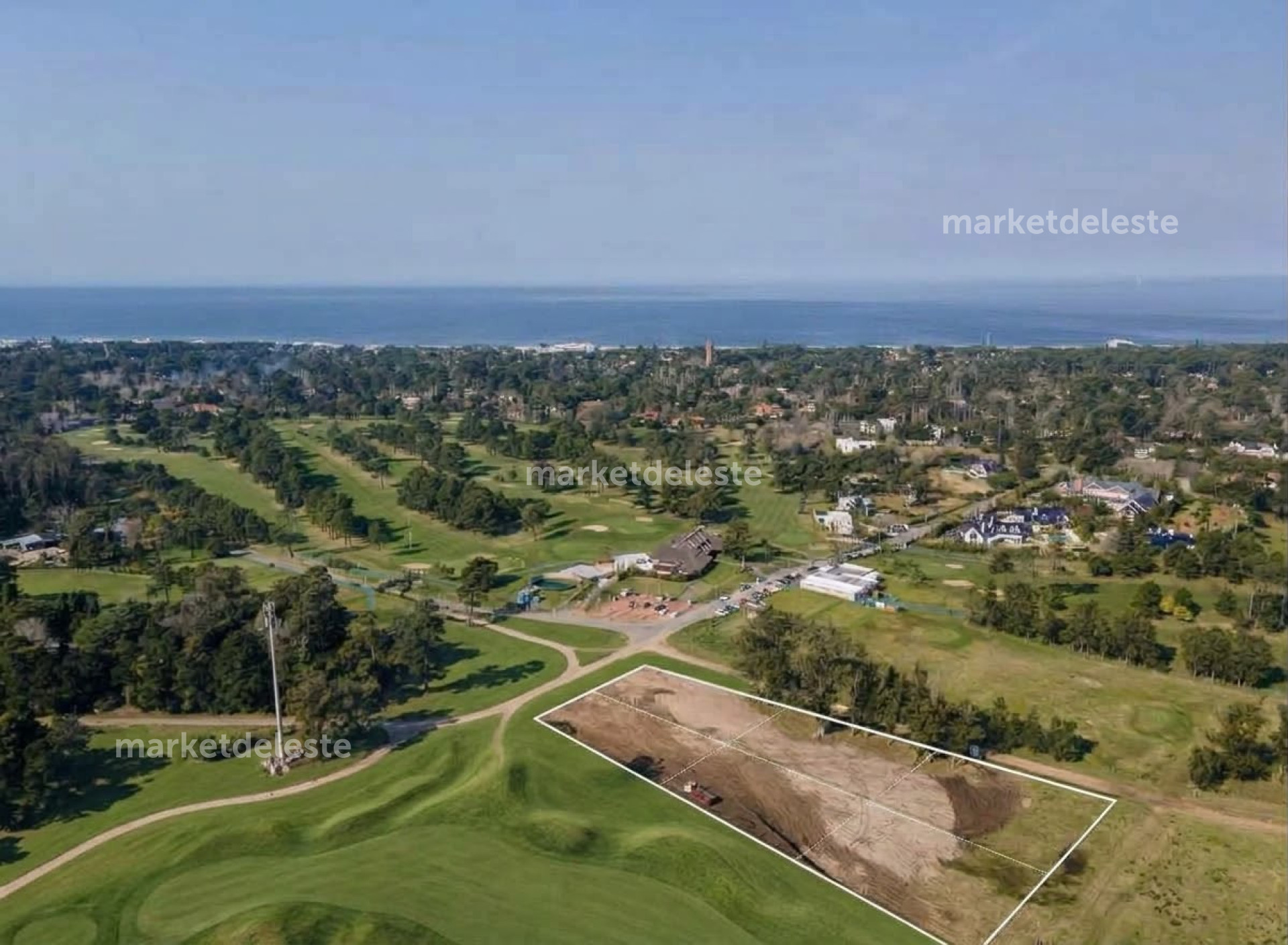 MANZANA DE 8400 M2 EN EL GOLF