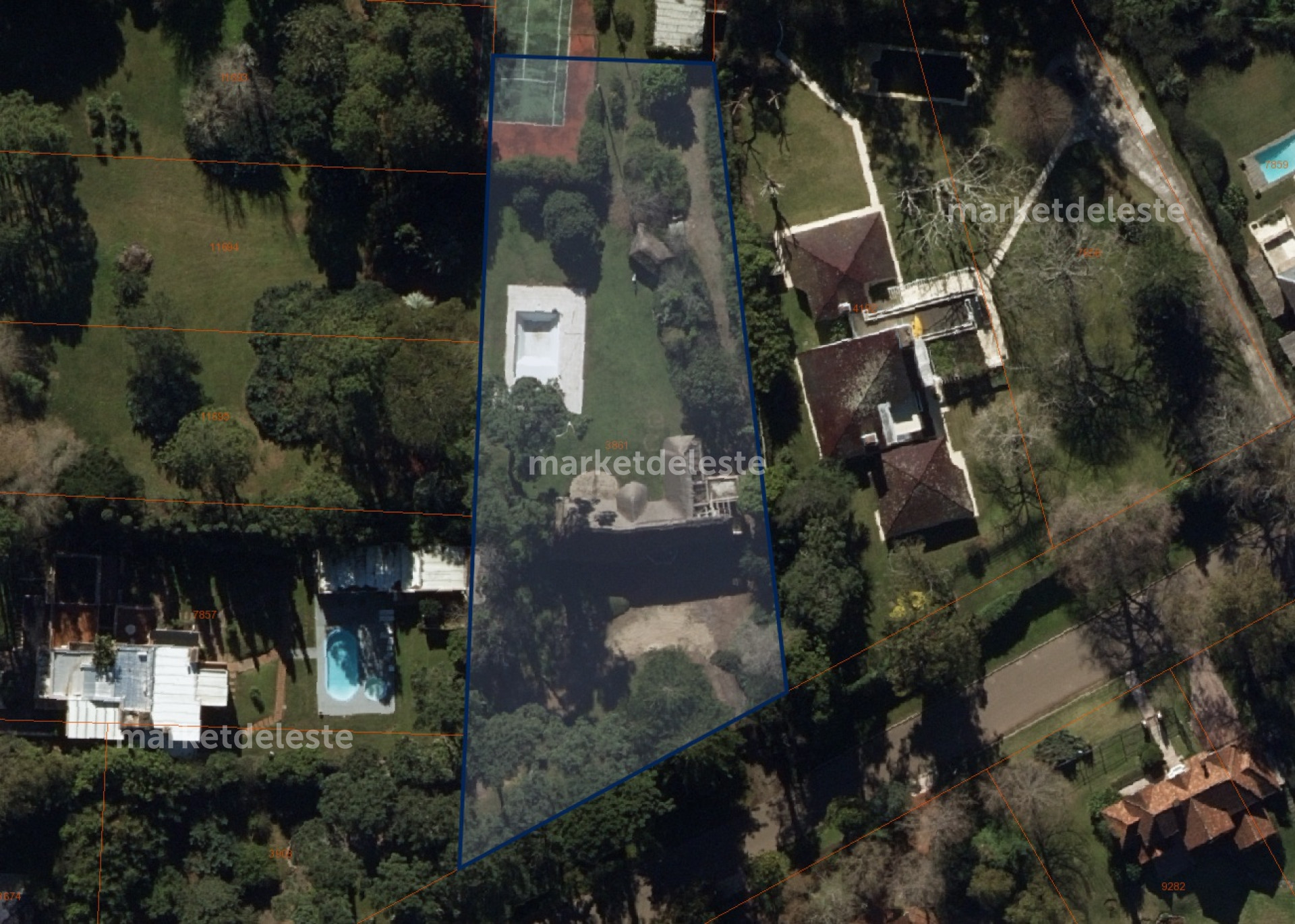 5419 M2 EN BARRIO GOLF 