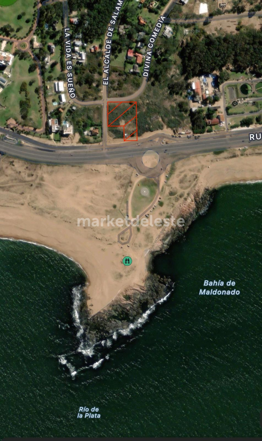 TIERRA ÚNICA EN PLAYA MANSA