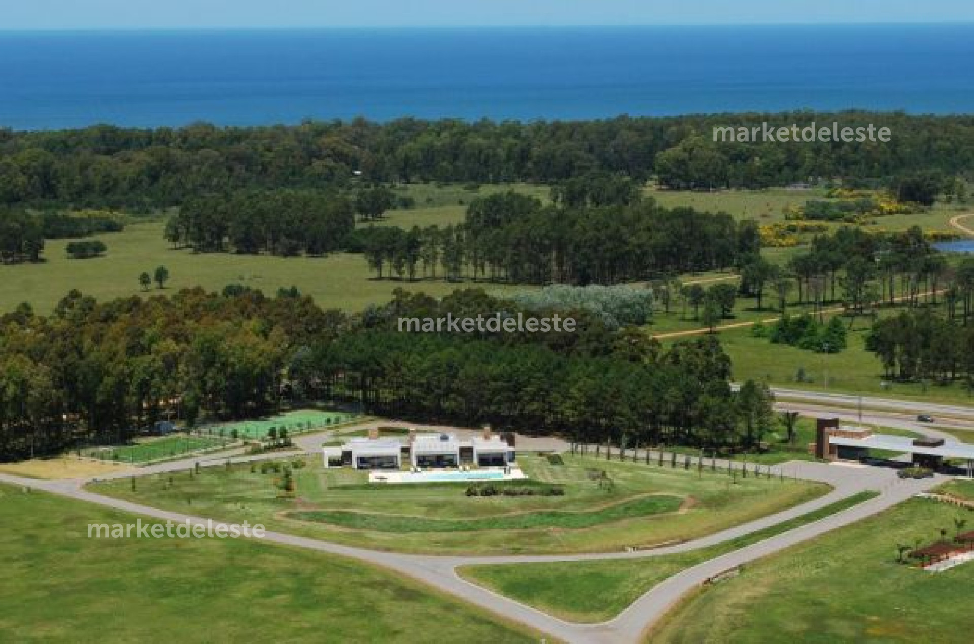 LAGUNA DE LOS CISNES - FINANCIA