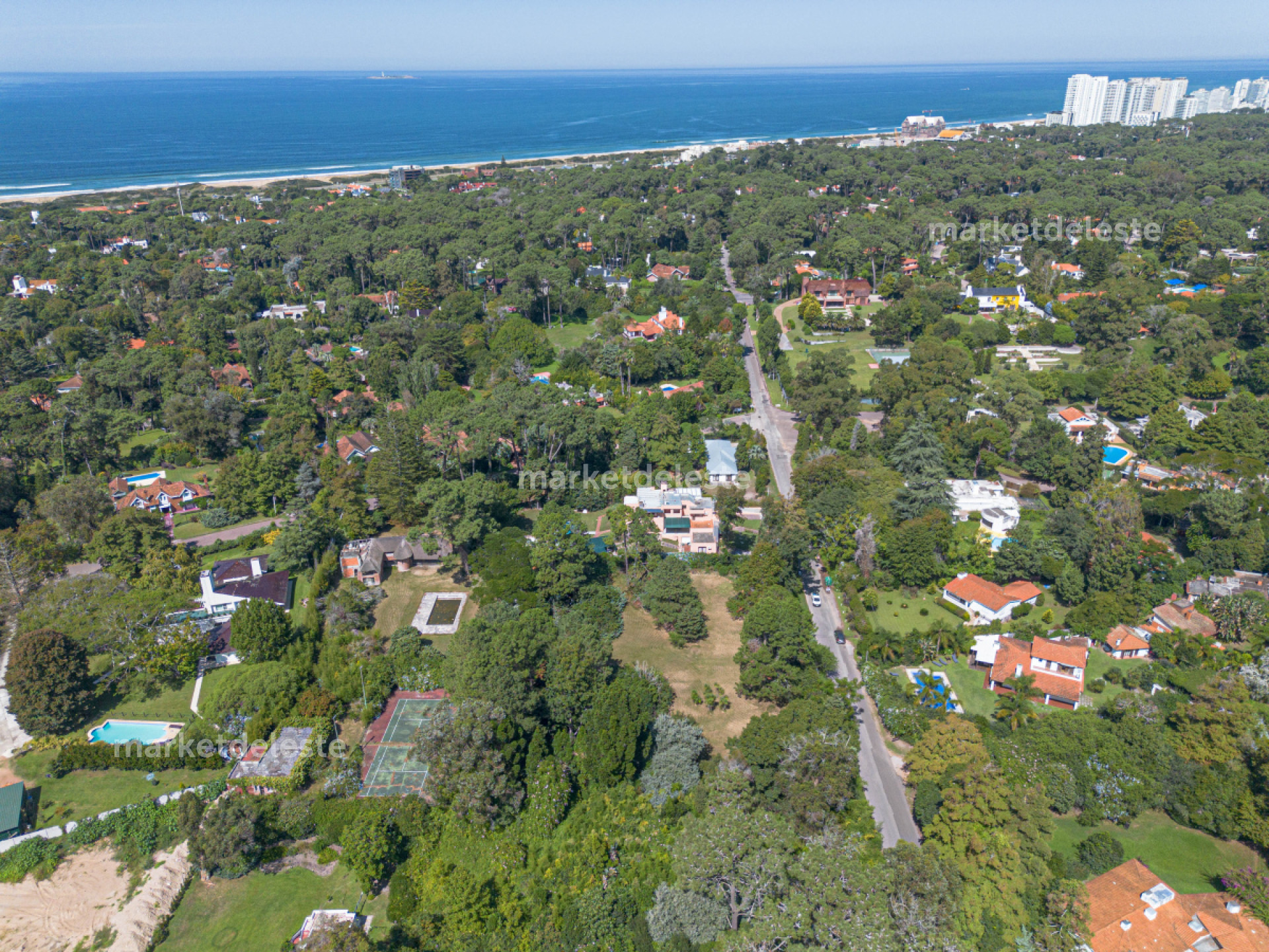 TERRENO EN BARRIO GOLF