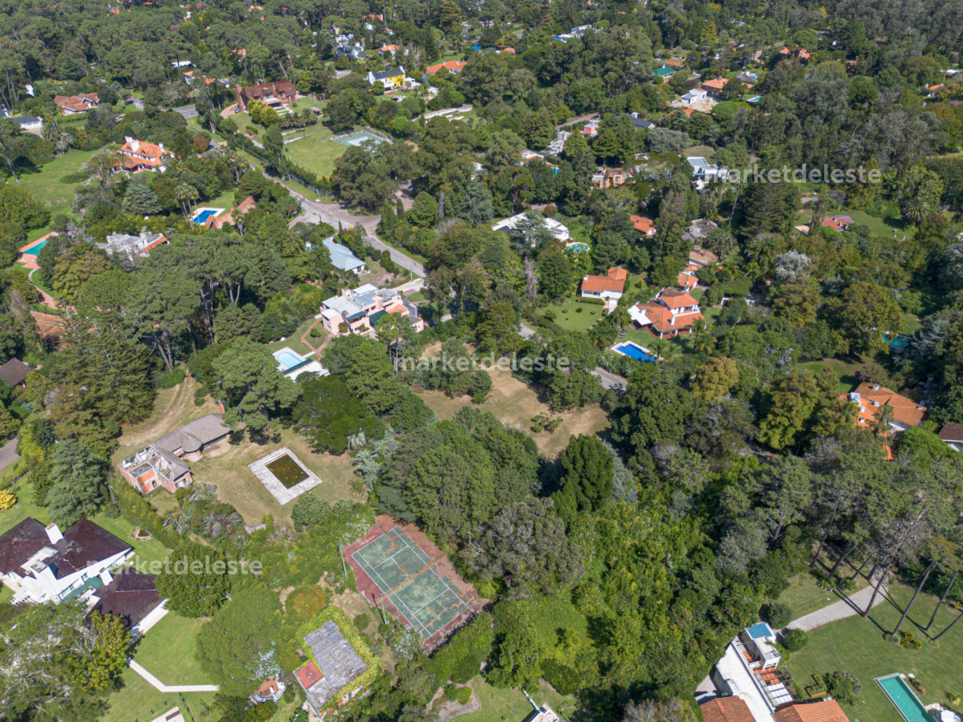 TERRENO EN BARRIO GOLF 1067 m2