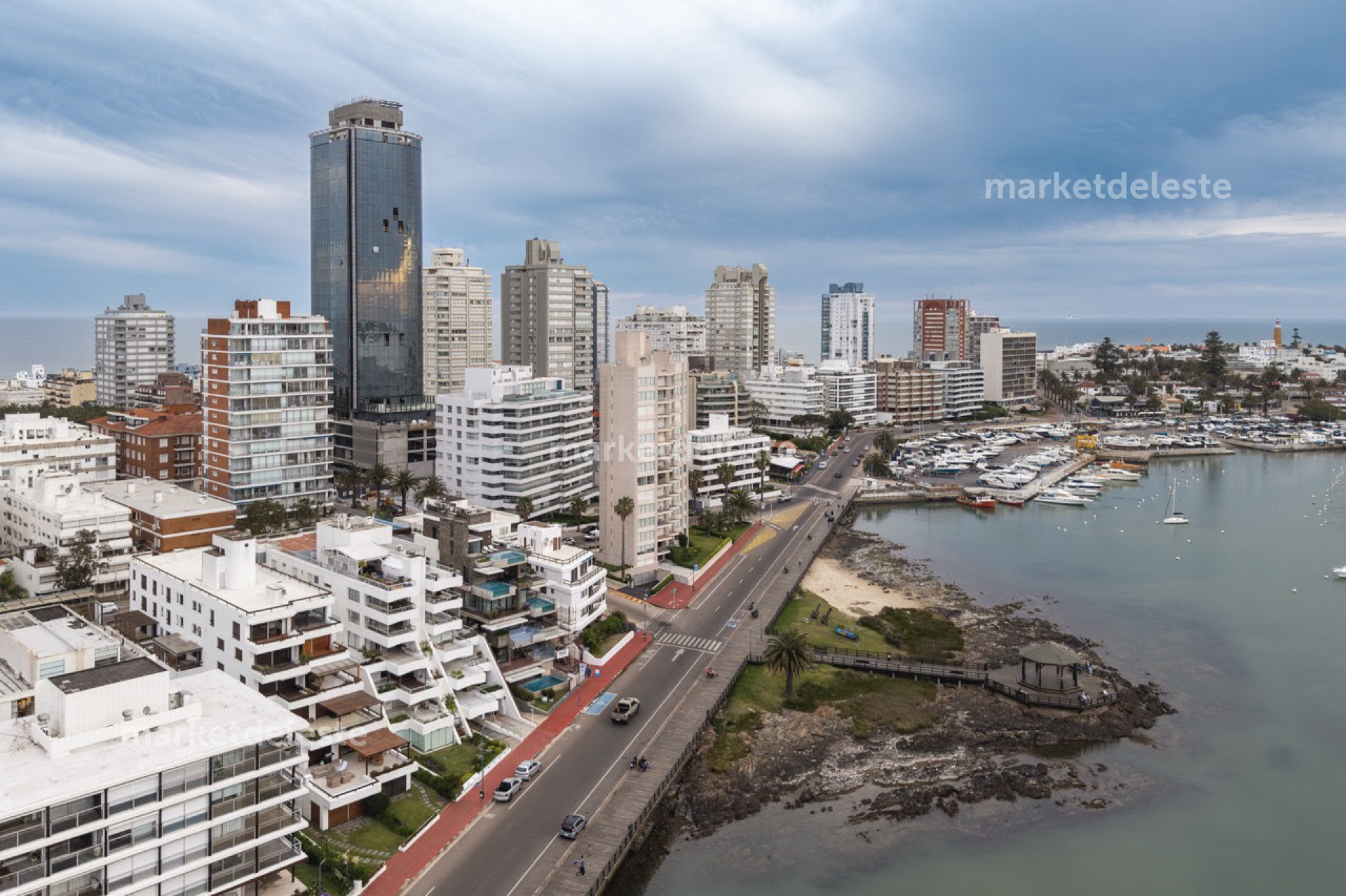 WORLD TRADE CENTER - FREE ZONE PUNTA DEL ESTE - HALF FLOOR