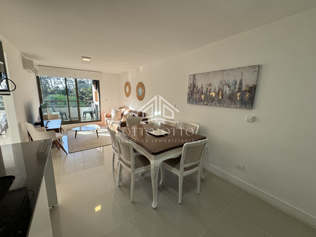 Apartamento en Punta del Este de 2 dormitorios a solo 1000 metros del mar. imagen 3