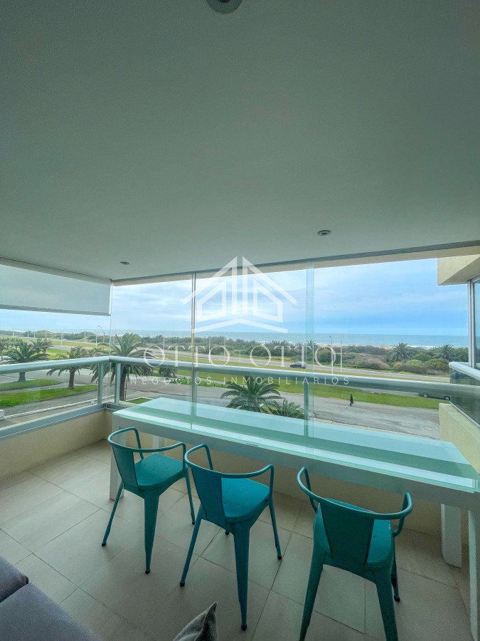 Apartamento de 3 dormitorios en Punta del Este, Playa Brava FRENTE AL MAR