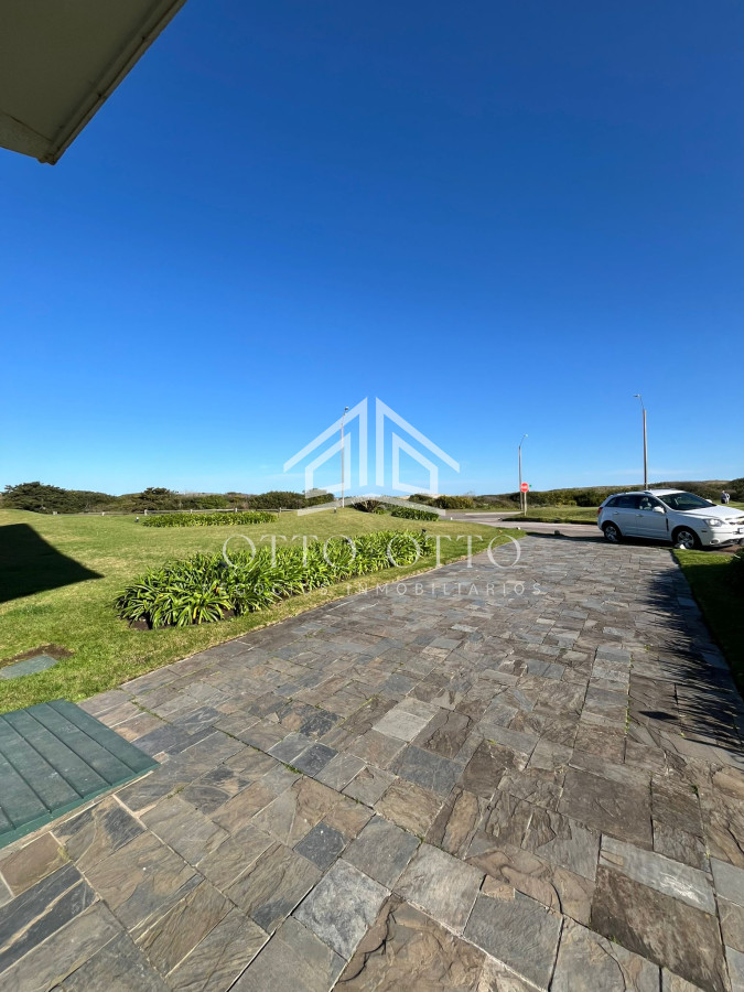 Apartamento en venta primera linea playa brava de 4 dormitorios imagen 4