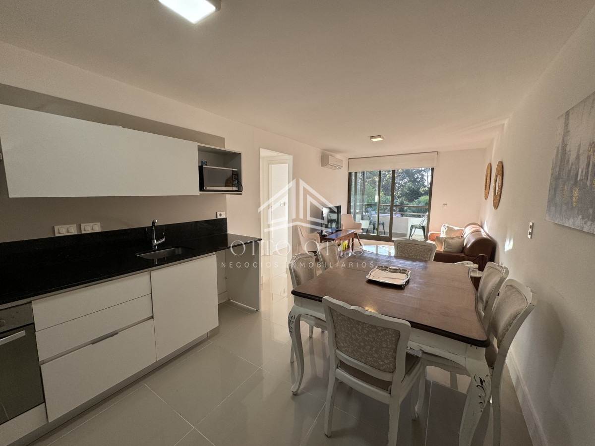 Apartamento en Punta del Este de 2 dormitorios a solo 1000 metros del mar.