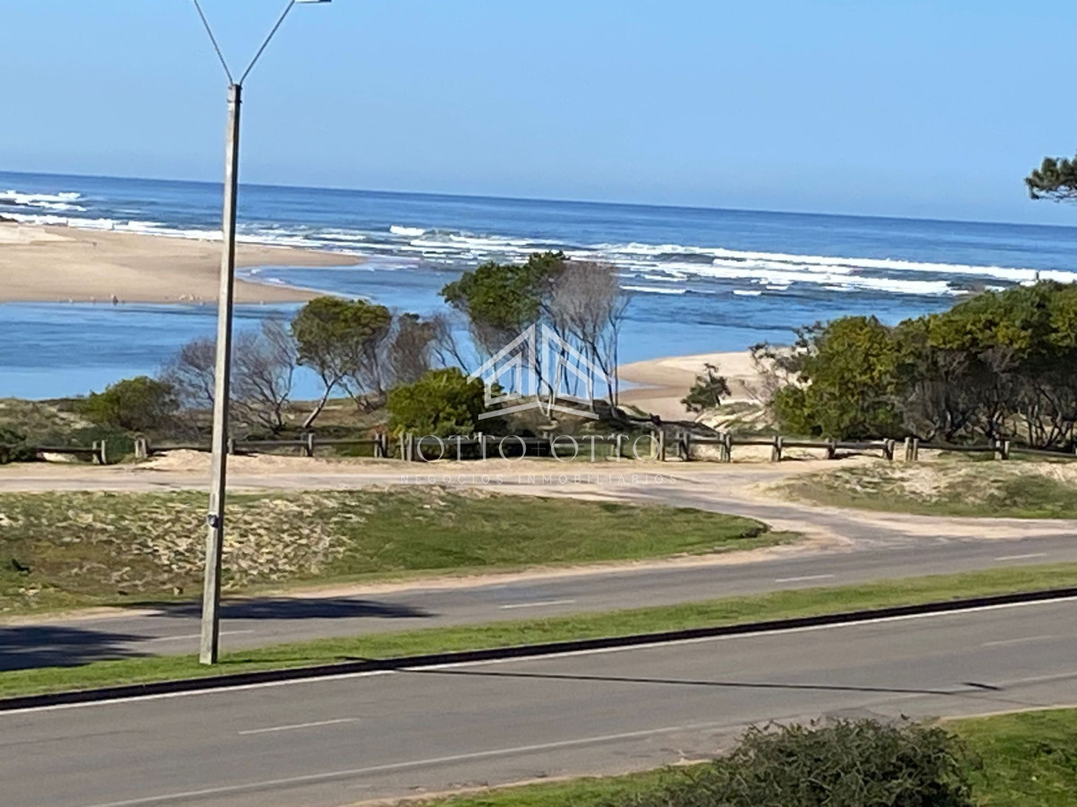 Apartamento de 2 habitaciones en la Brava, Punta del Este. imagen 4